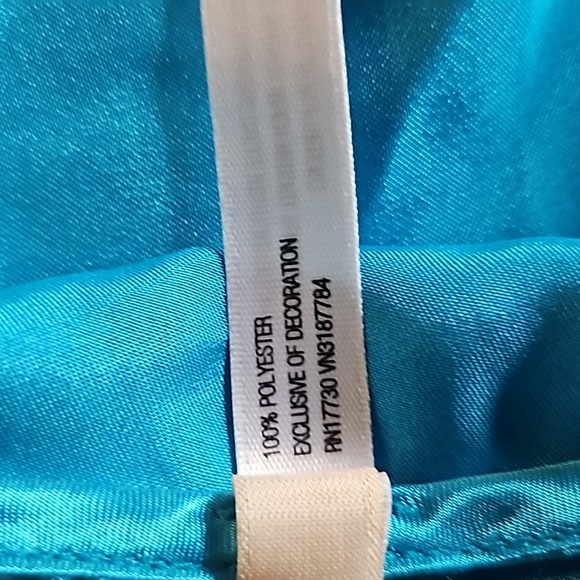 Gilligan and O'Malley Blue Silky Nightgown Large - Picture 7 of 9